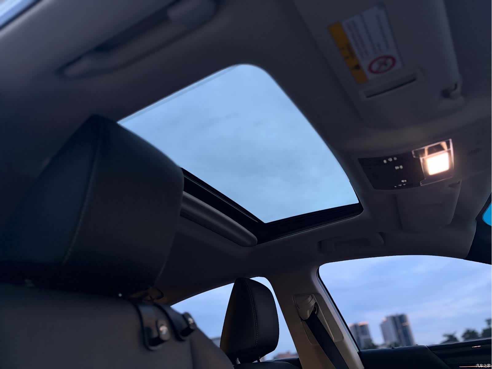 Lexus ES, 2019 14