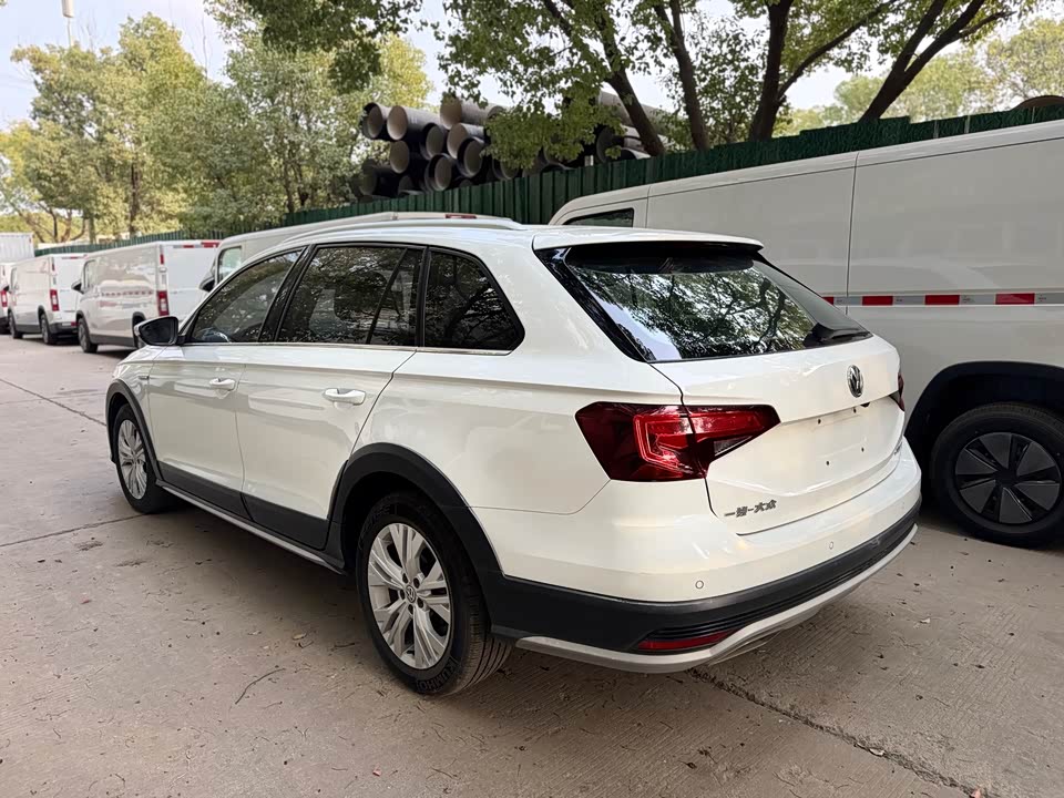 Volkswagen C-TREK Wei Collar