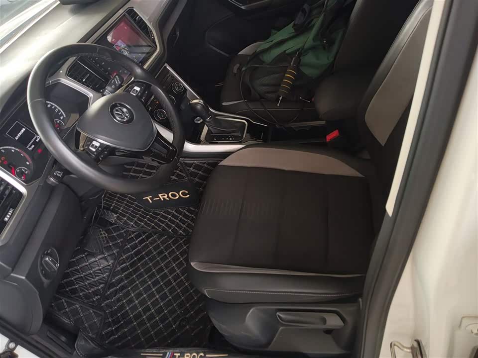 Volkswagen T-ROC exploring Songs