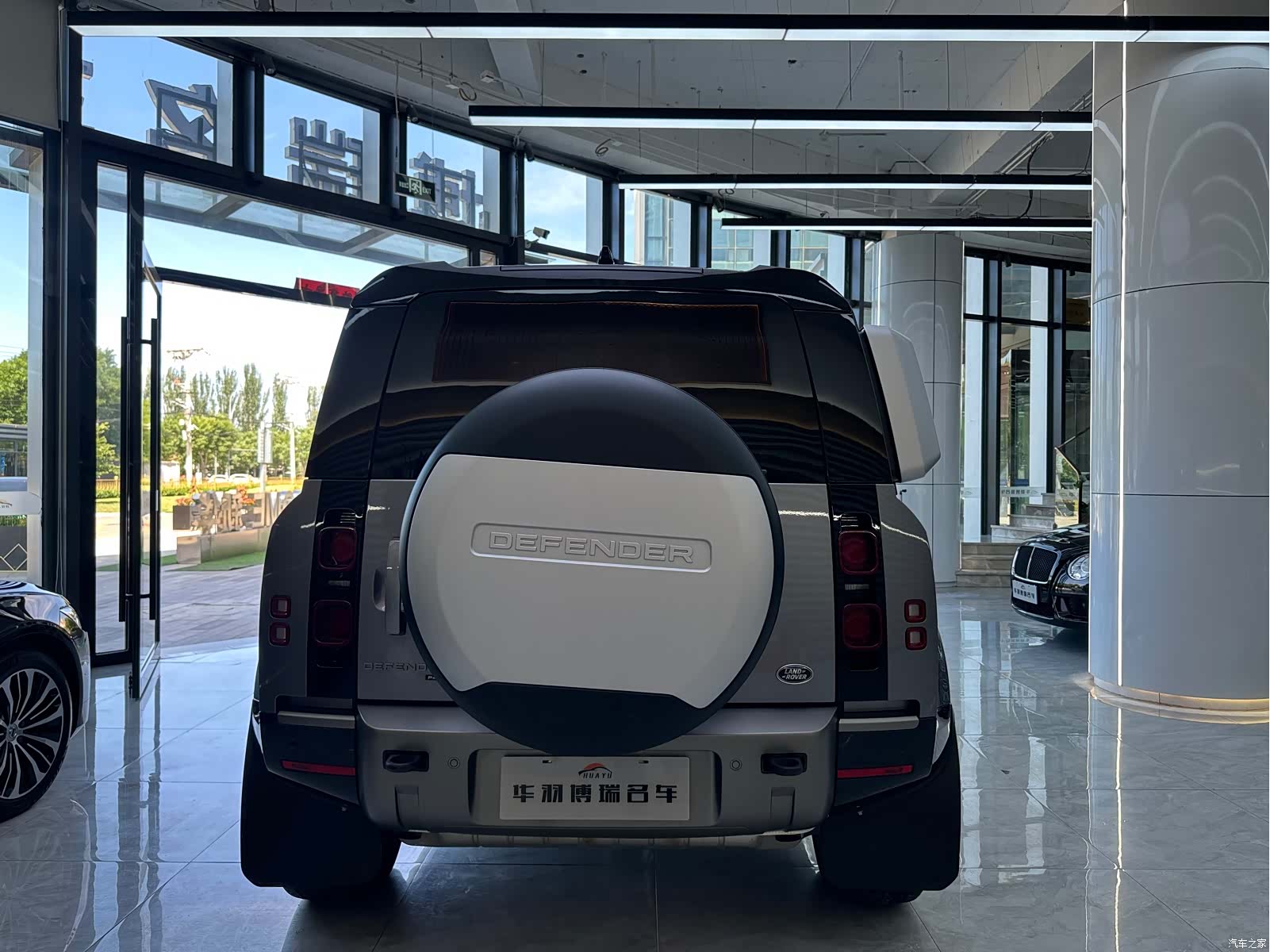 Land Rover Defender, 2022 23