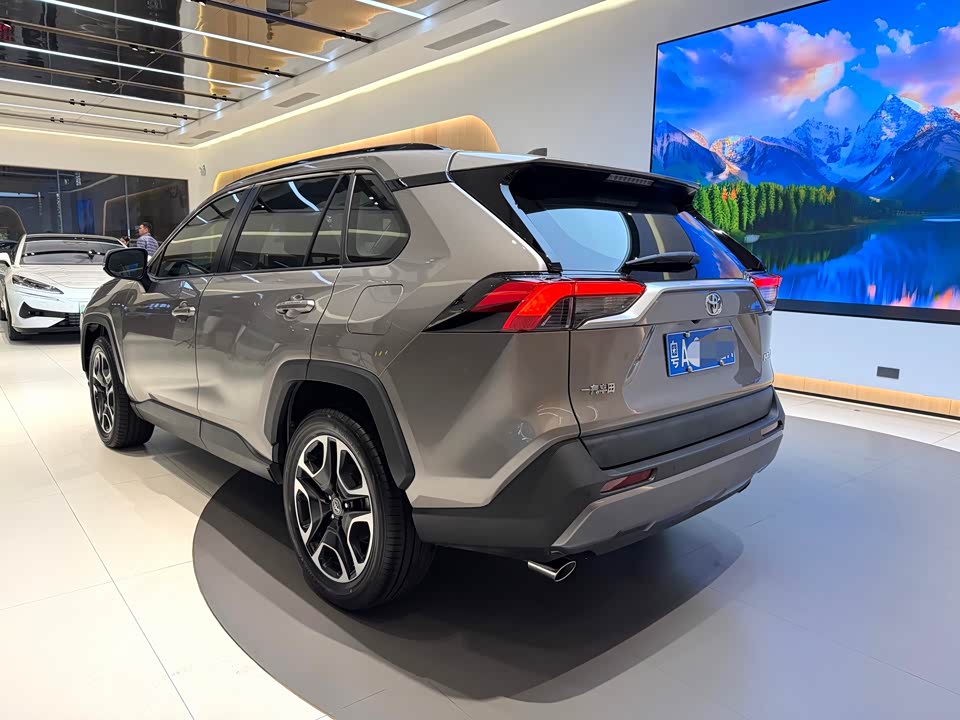 Toyota RAV4 Rongfang