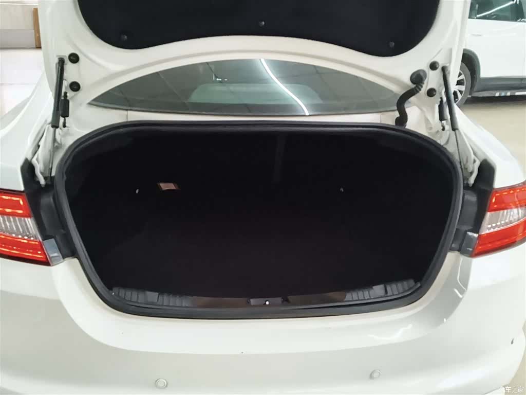 Jaguar XF, 2014 15
