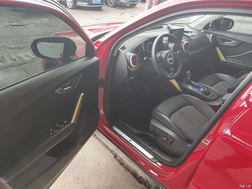 Audi Q2L, 2019 11
