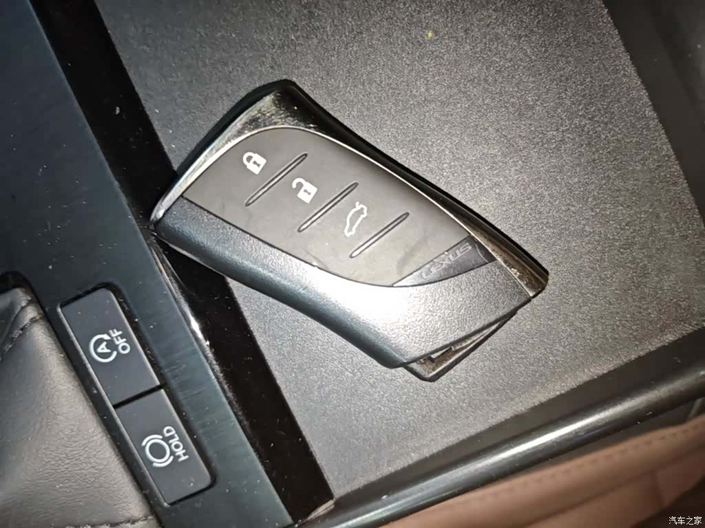 Lexus ES, 2024 9
