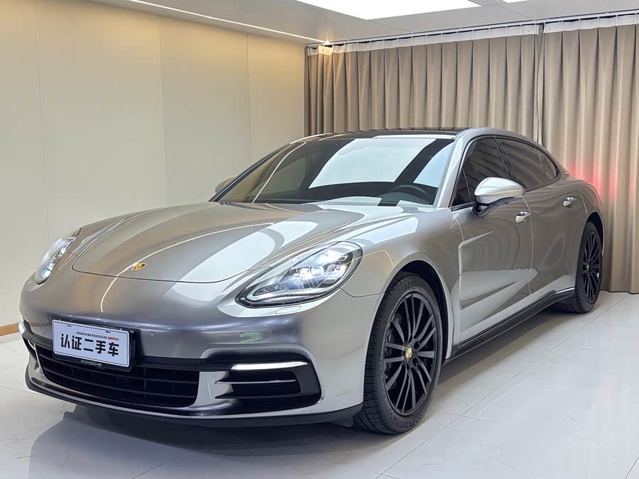 Porsche Panamera 2018, фото 1