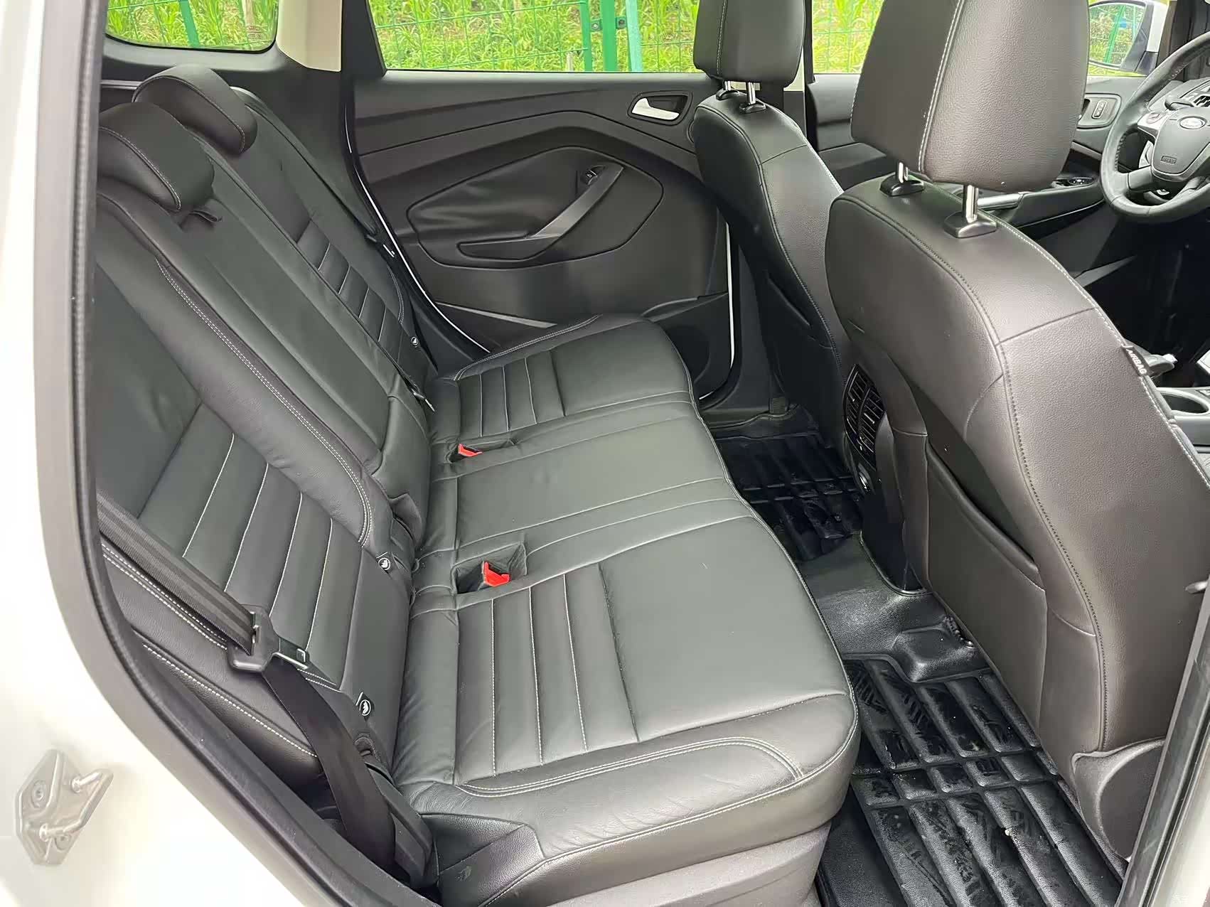 Ford Kuga, 2015 11