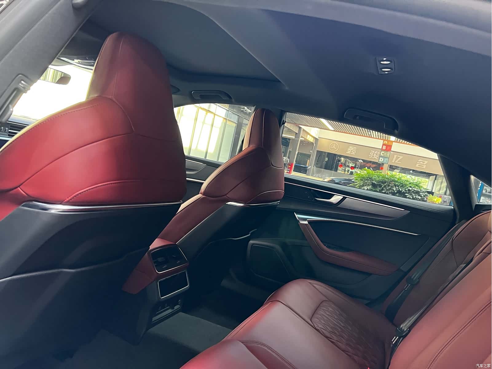 Audi A7L, 2024 13