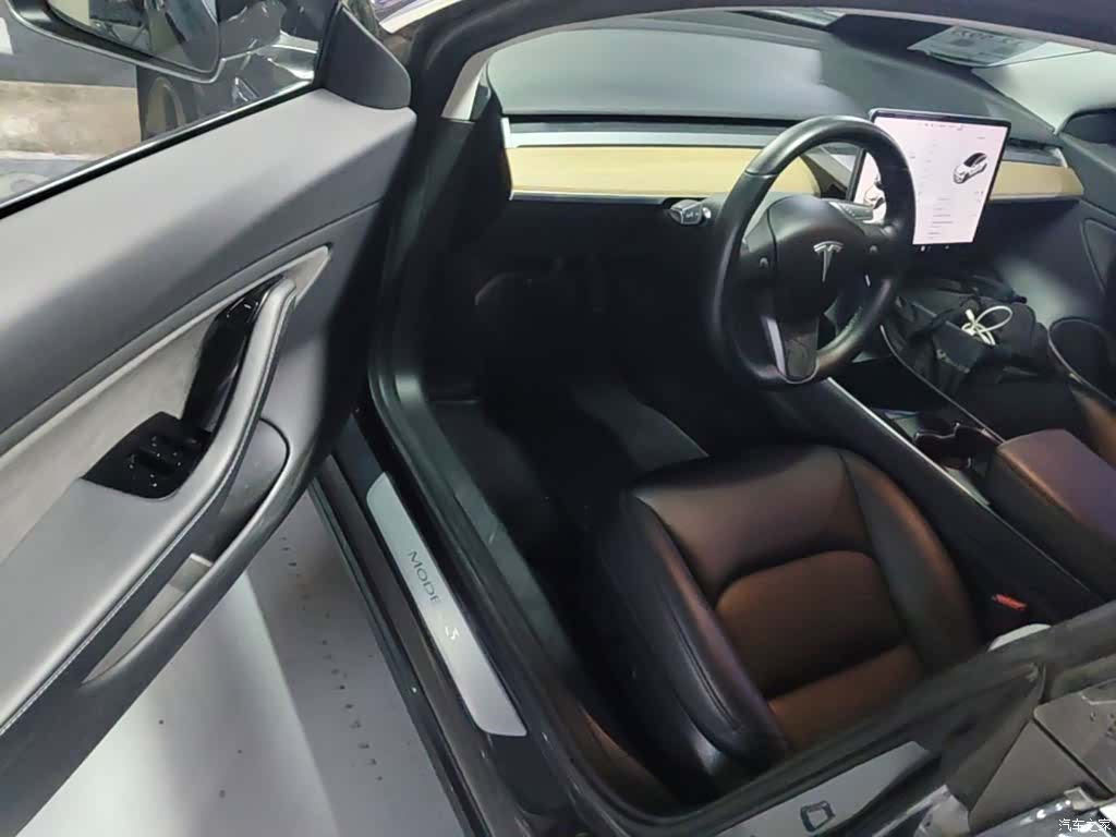 Tesla Model 3, 2019 16