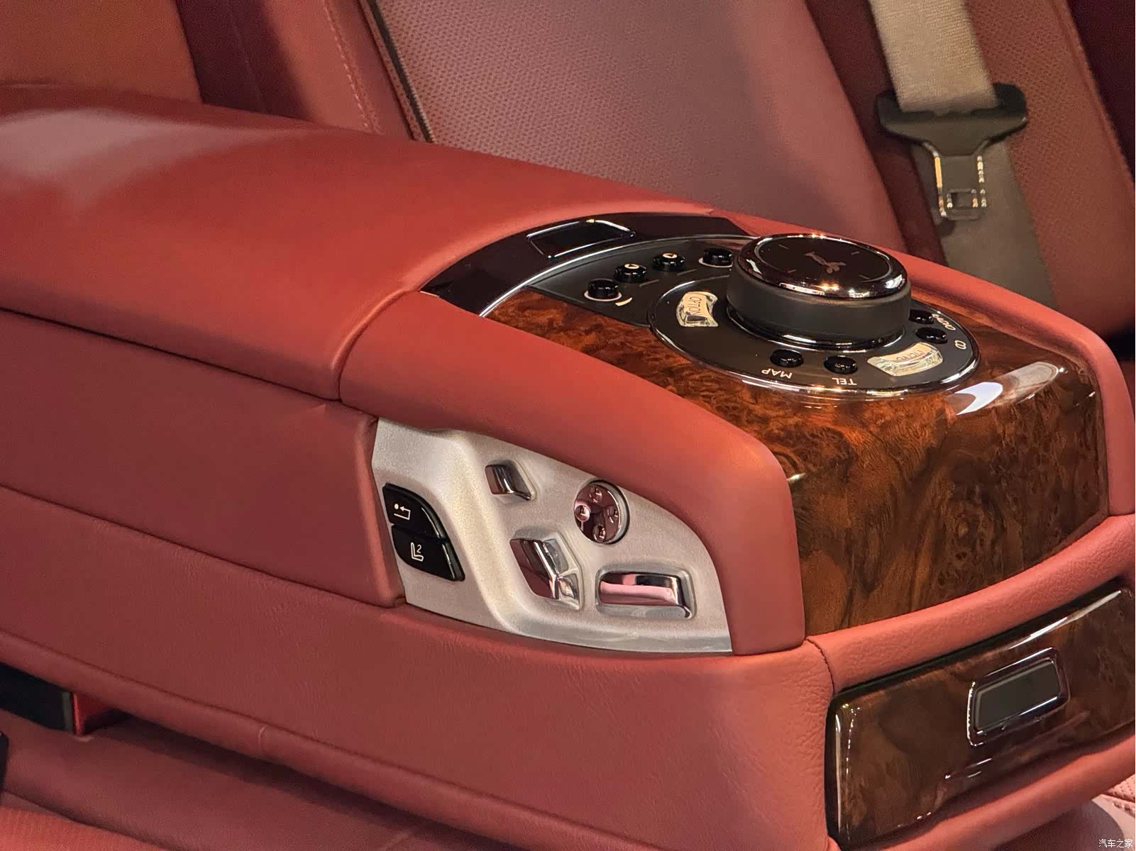 Rolls-Royce Ghost, 2015 15