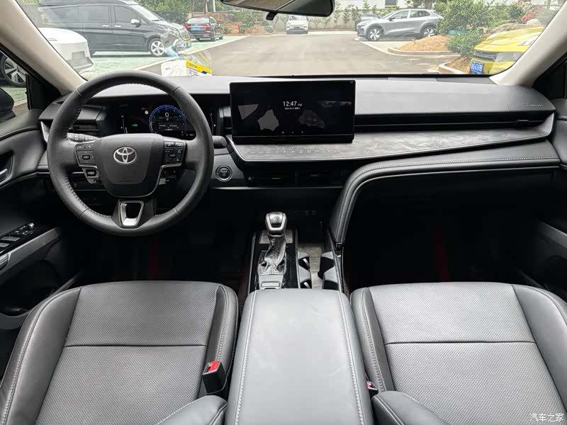 Toyota Camry, 2024 все фото