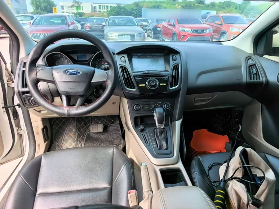 Ford Focus 2016, фото 10