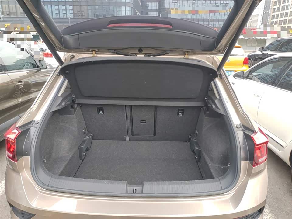 Volkswagen T-ROC exploring Songs