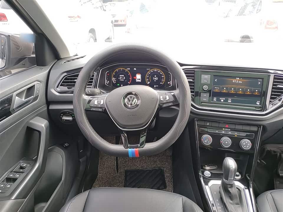 Volkswagen T-ROC exploring Songs
