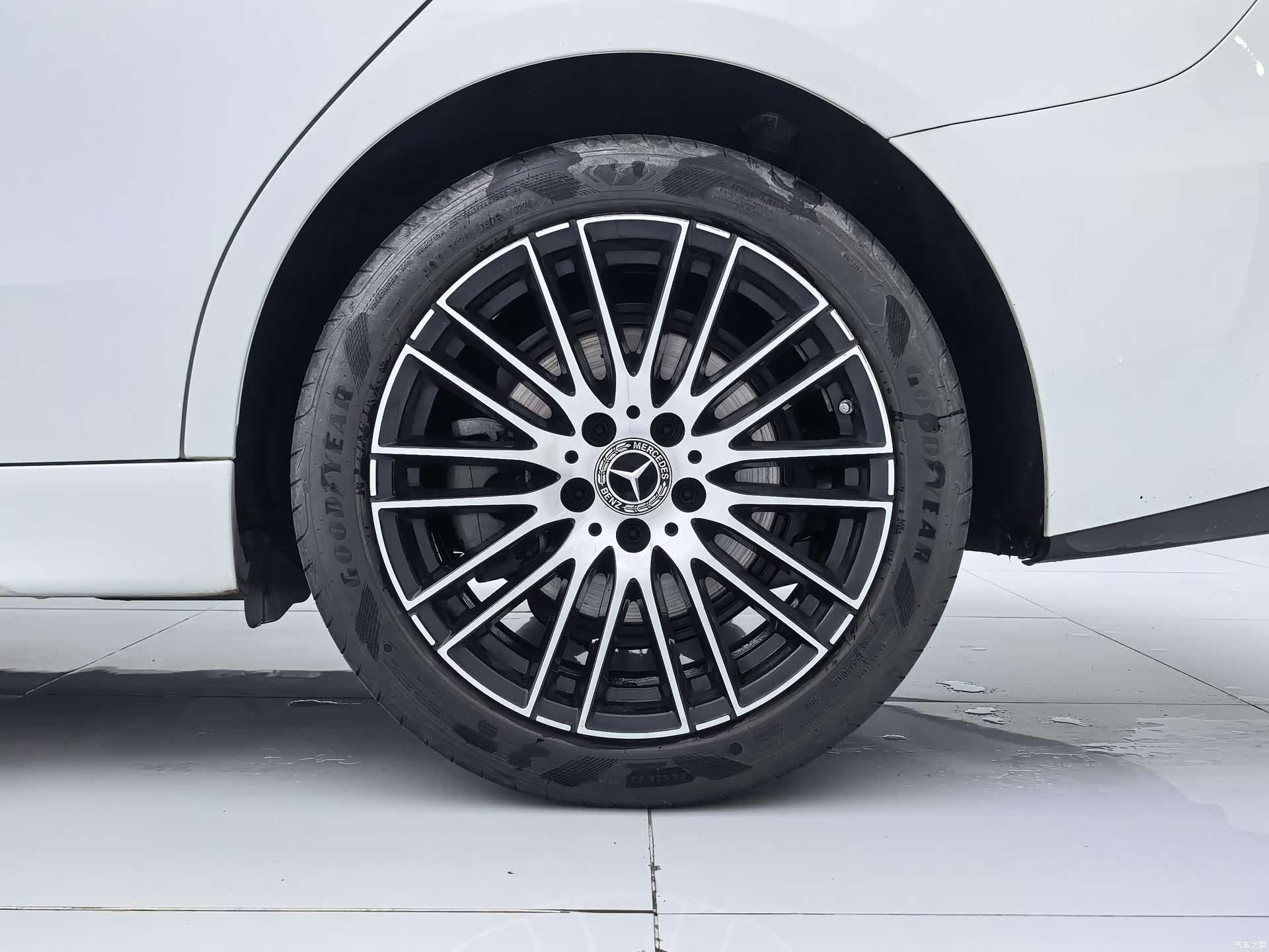 Mercedes-Benz C-Class, 2024 26