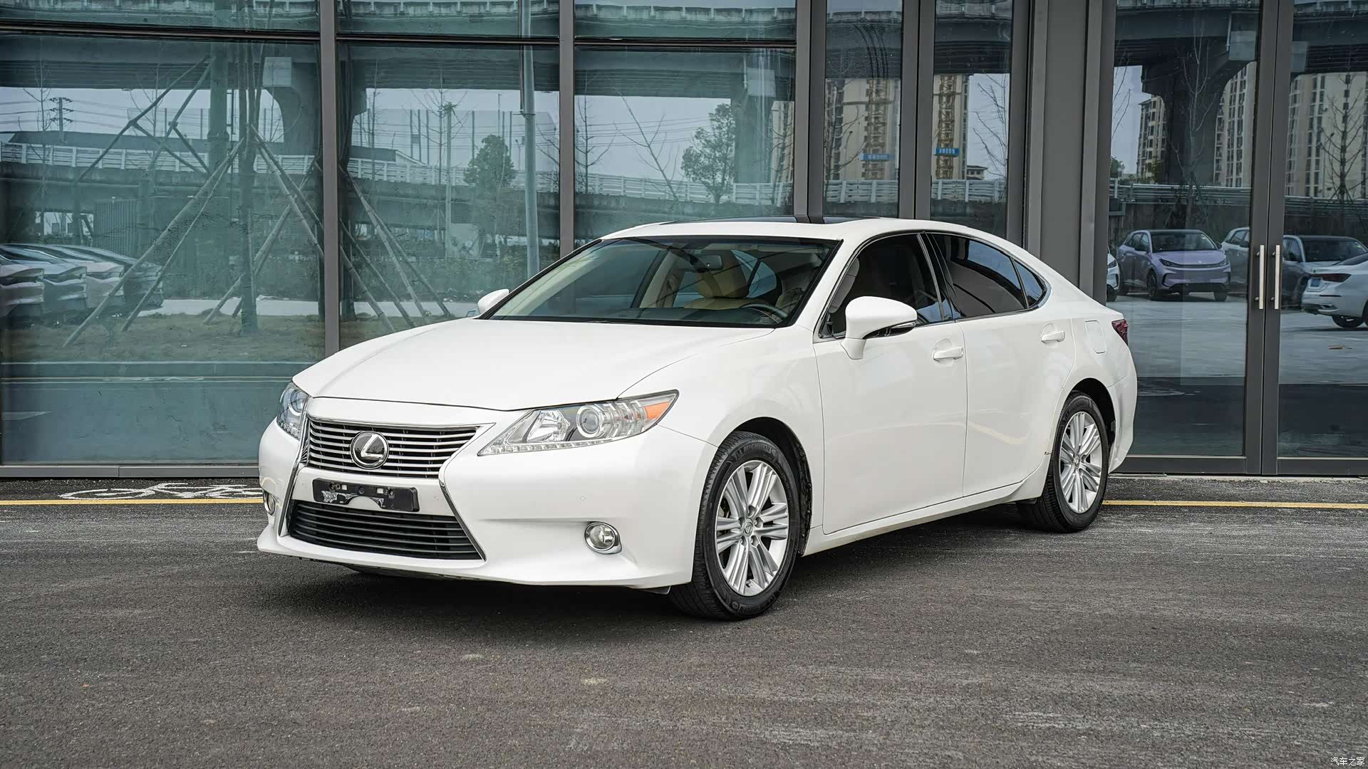 Lexus ES, 2013 1
