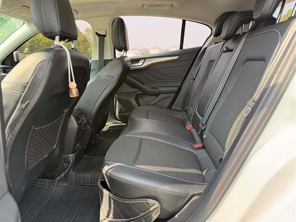 Ford Focus, 2020 10