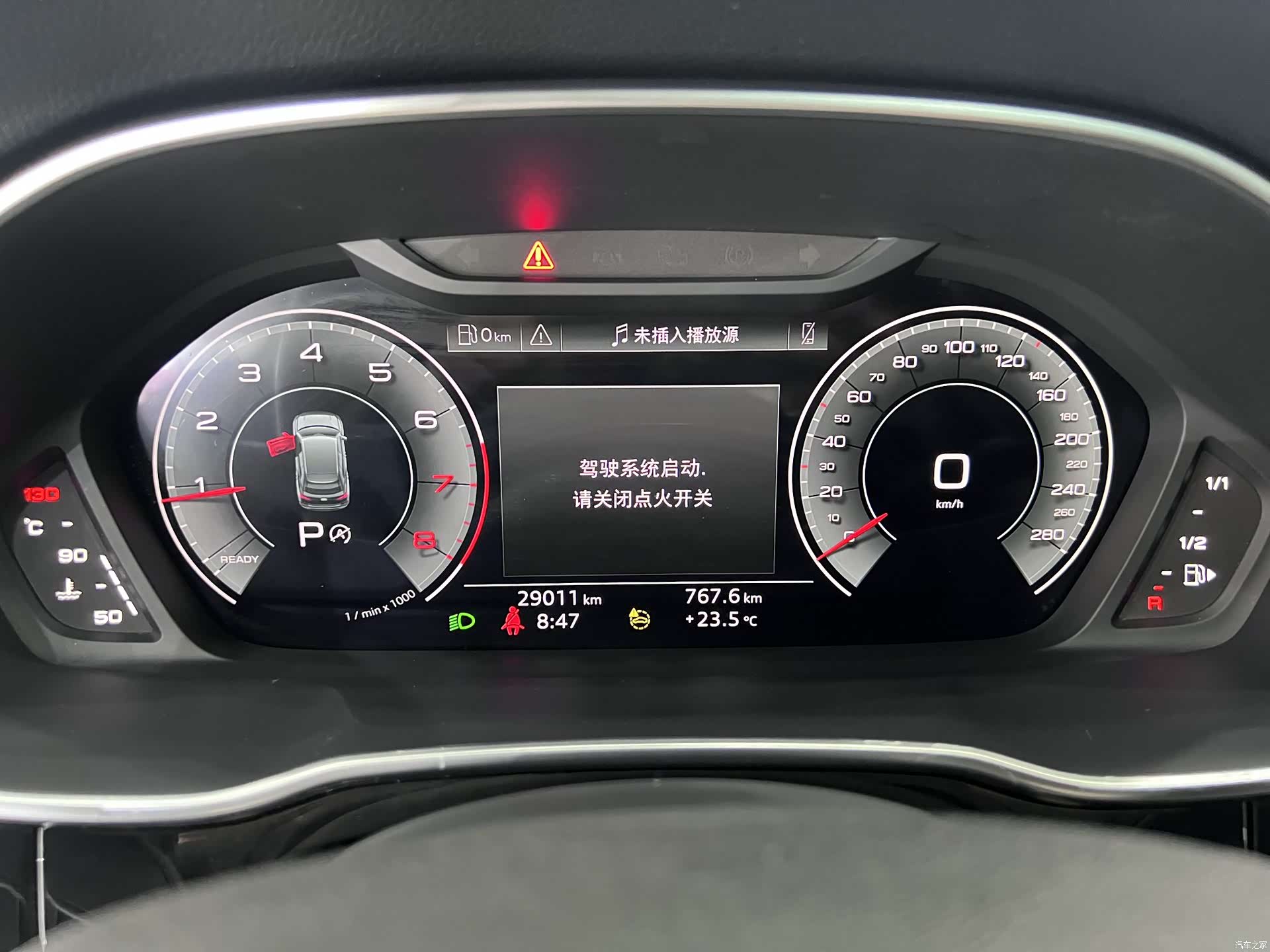 Audi Q3, 2022 10