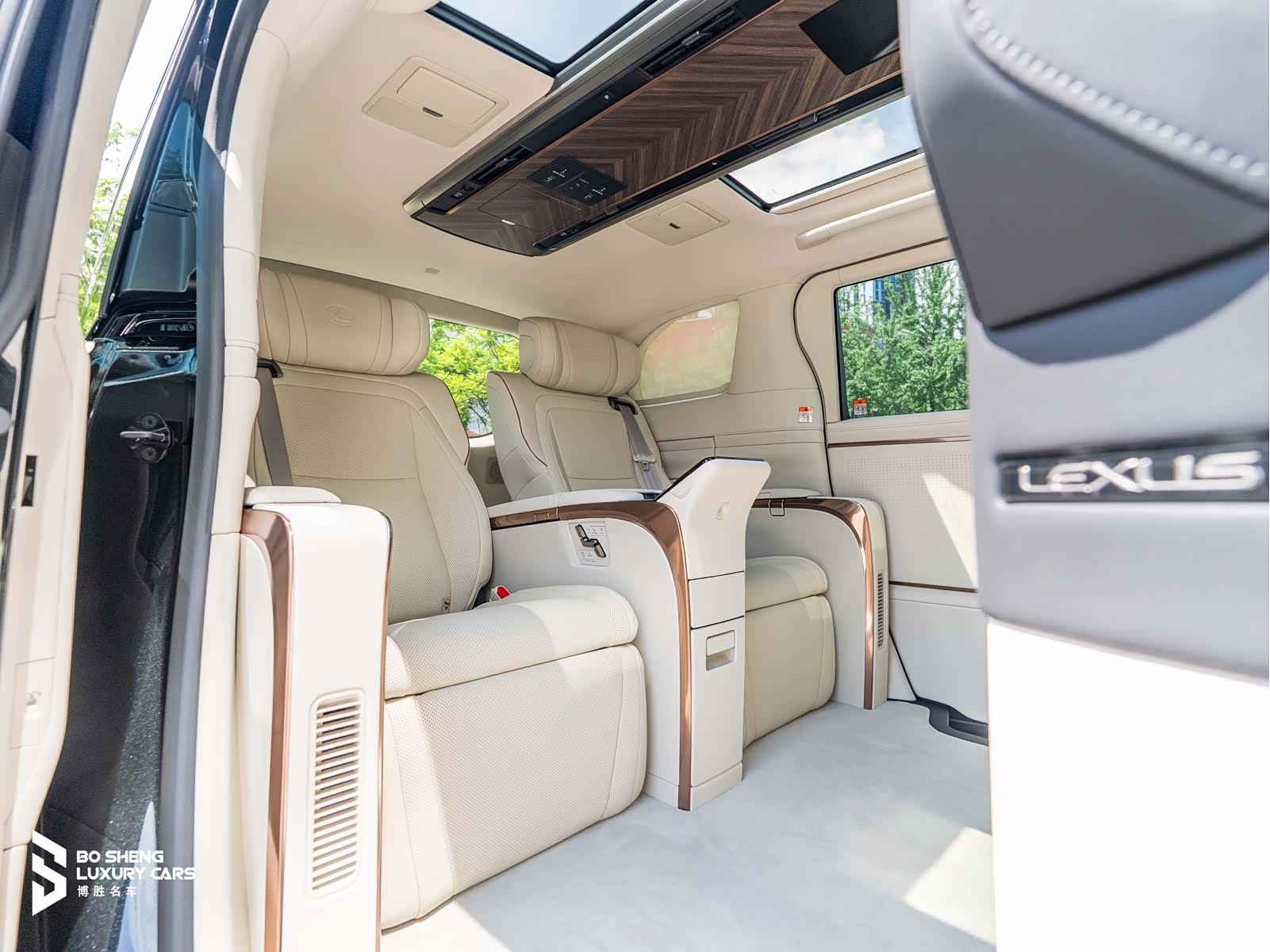 Lexus LM, 2025 23