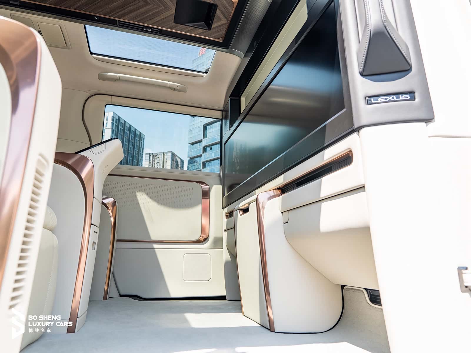 Lexus LM, 2025 40