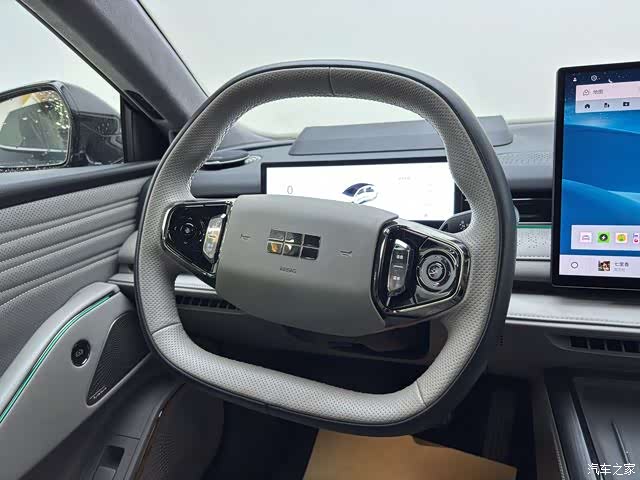 Geely 8, 2025 13