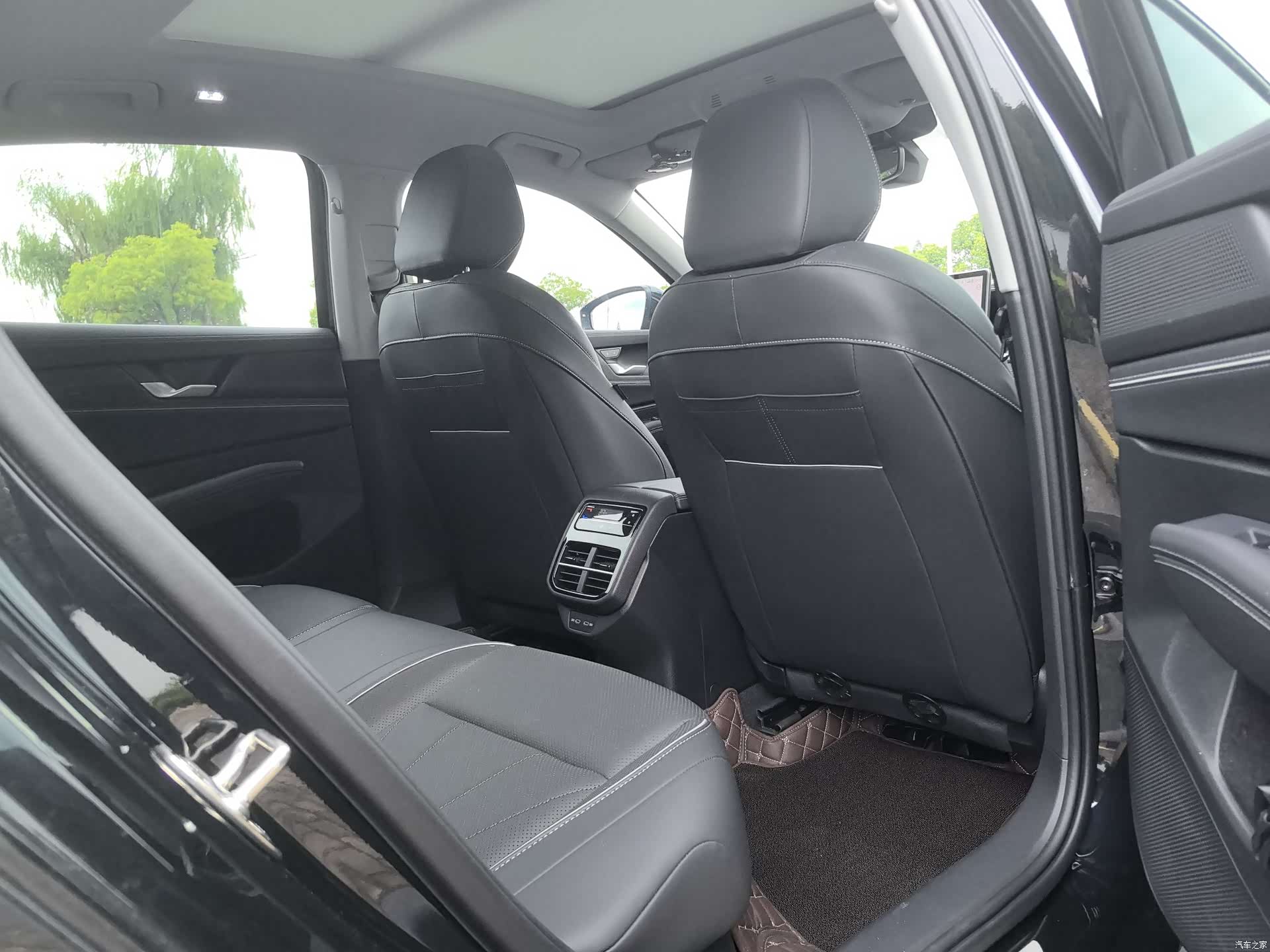 Volkswagen Passat, 2025 все фото
