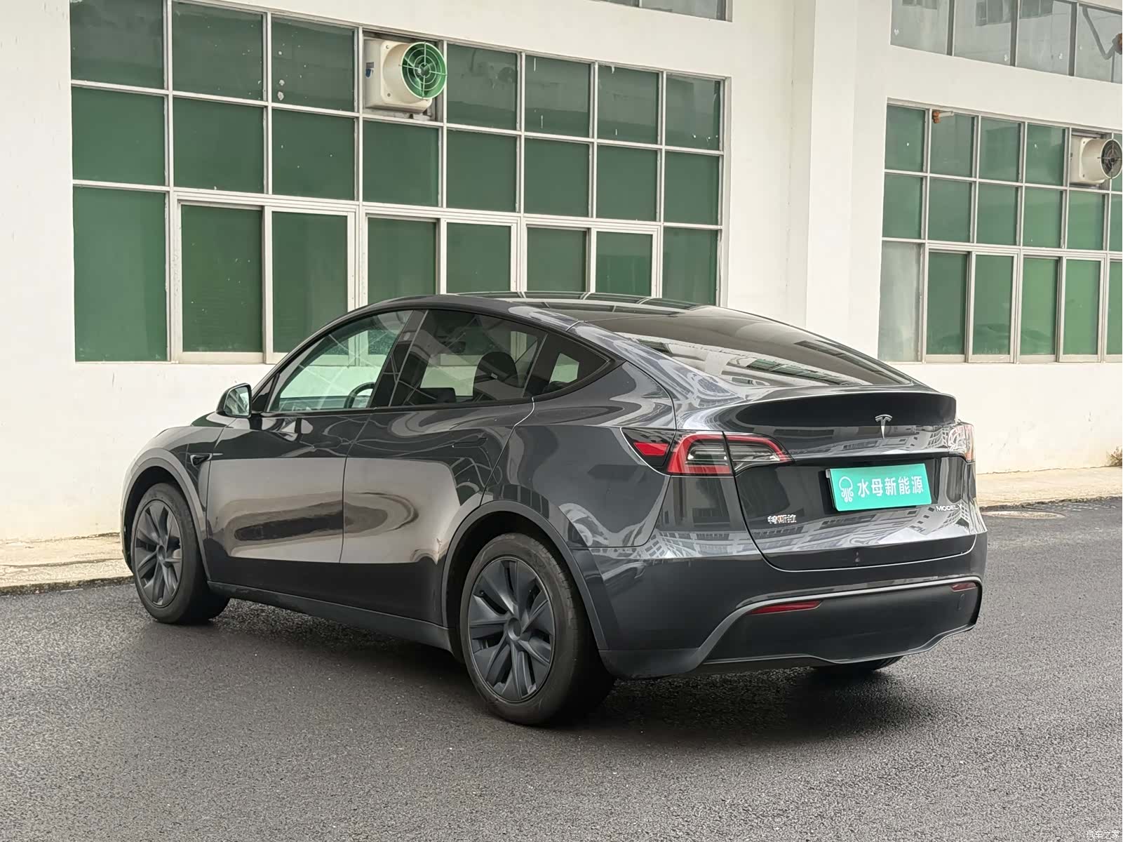 Tesla Model Y, 2024 6