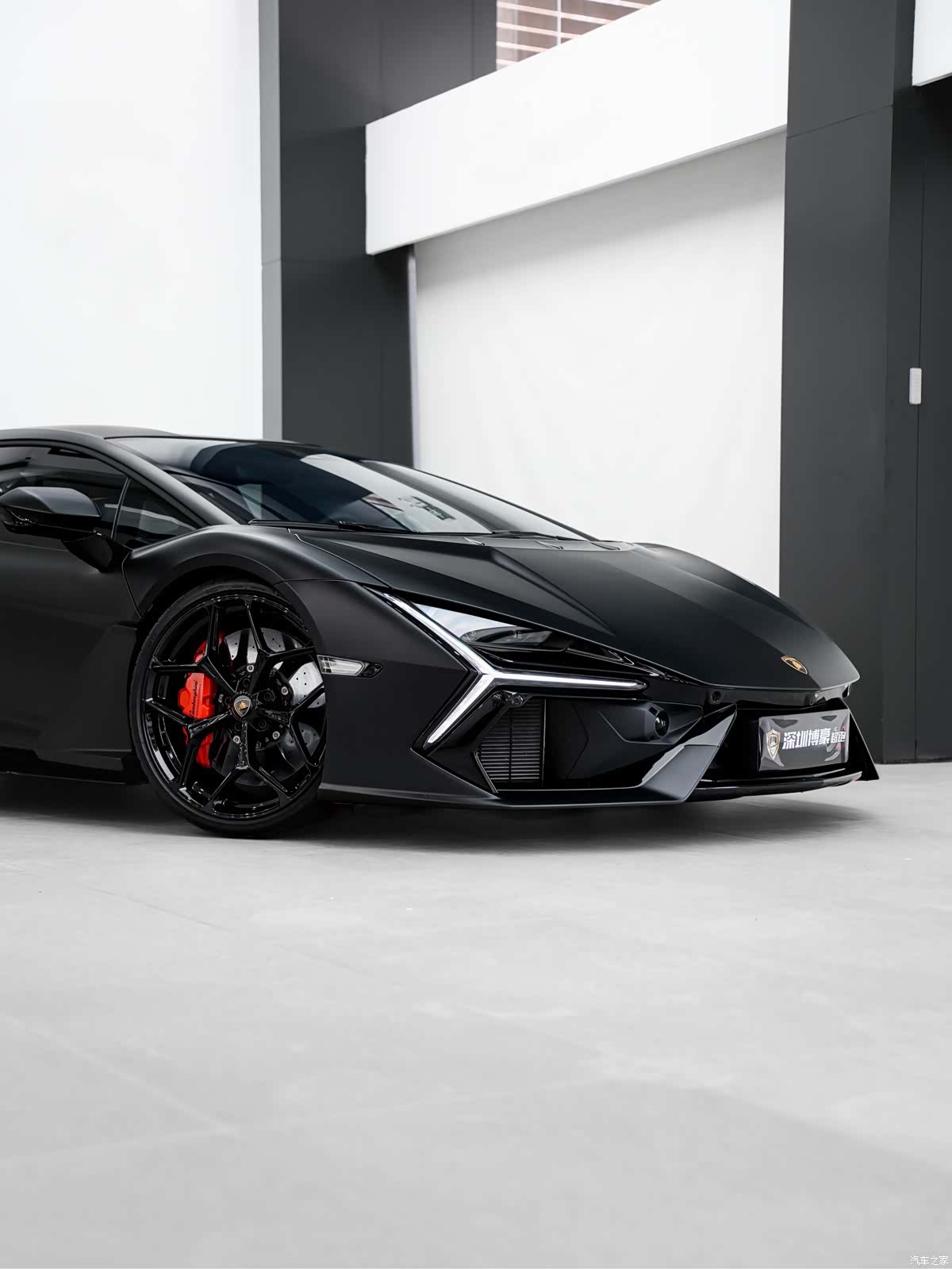 Lamborghini Revuelto, 2025 8