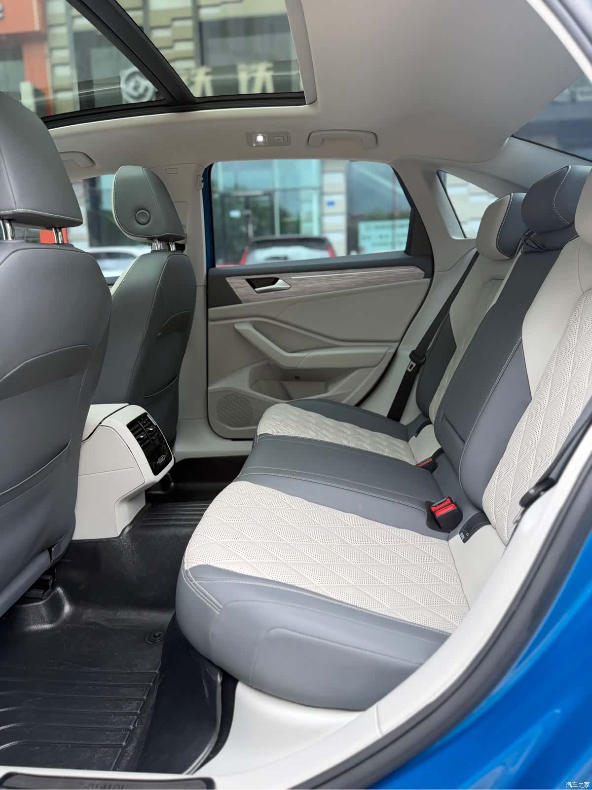 Volkswagen Sagitar, 2022 11