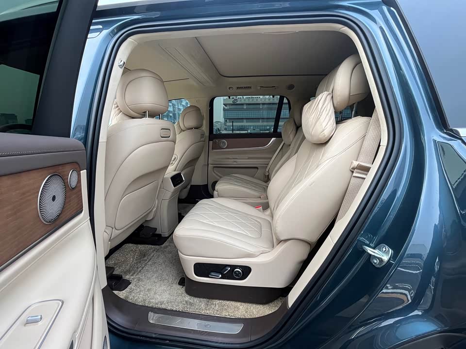 AITO Ask the world M9