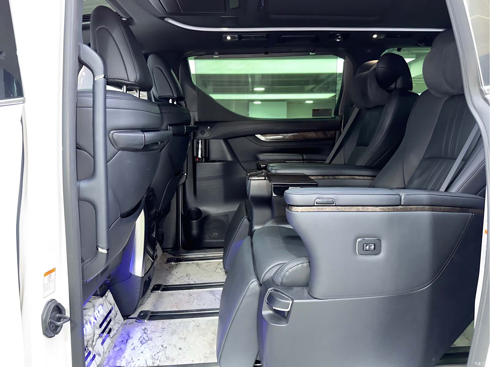 Toyota Alphard, 2022 18