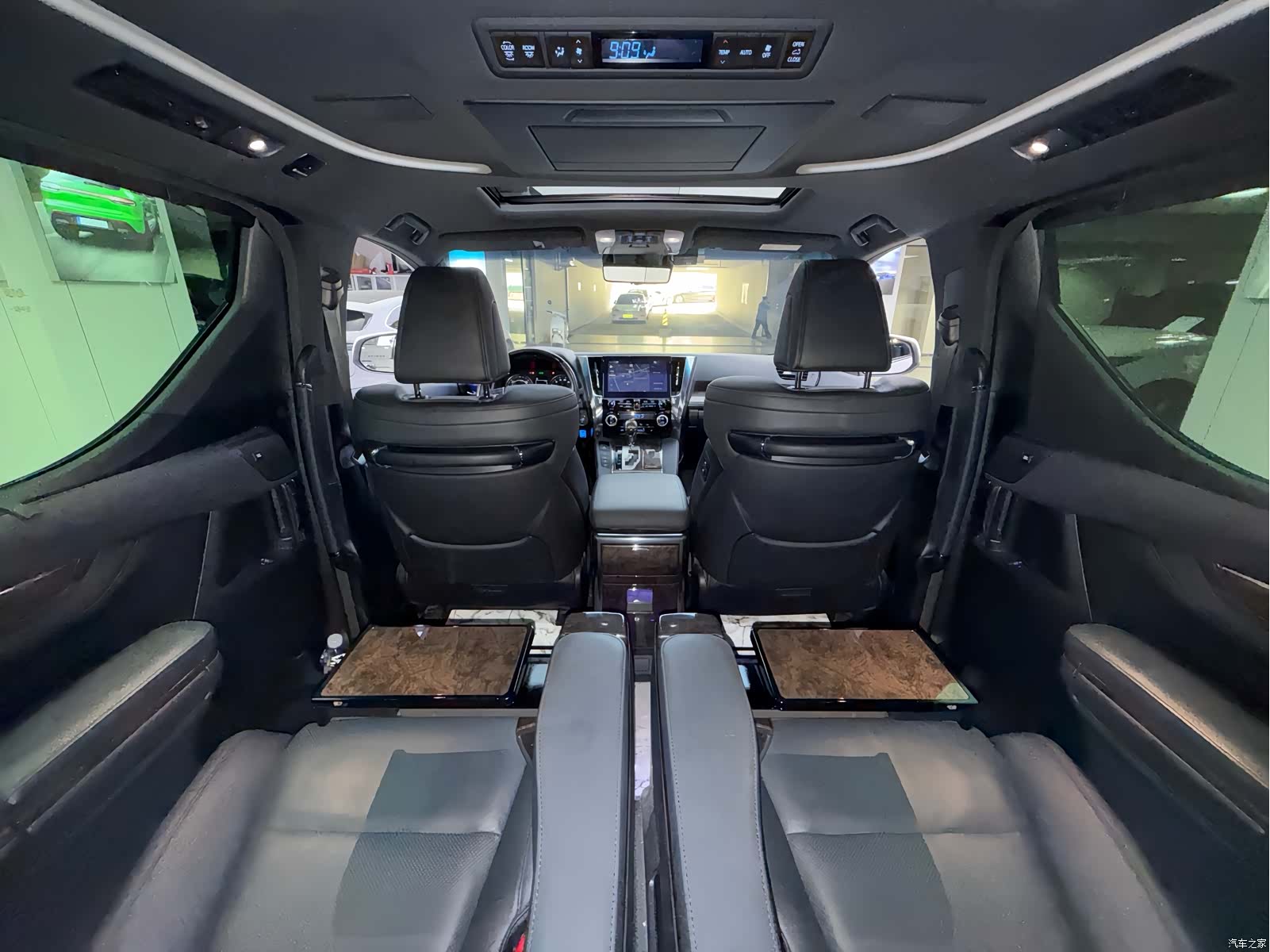 Toyota Alphard, 2022 19