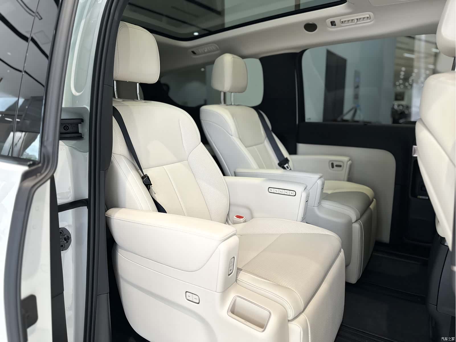 Li Auto MEGA, 2025 17