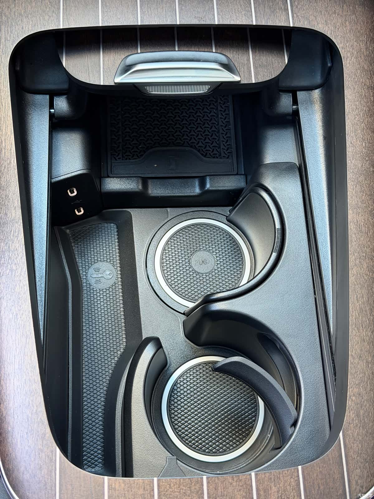 Mercedes-Benz E-Class, 2024 13