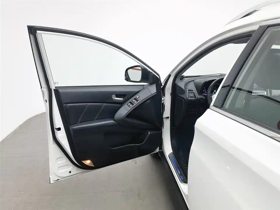 Luxgen Excellent 6 SUV