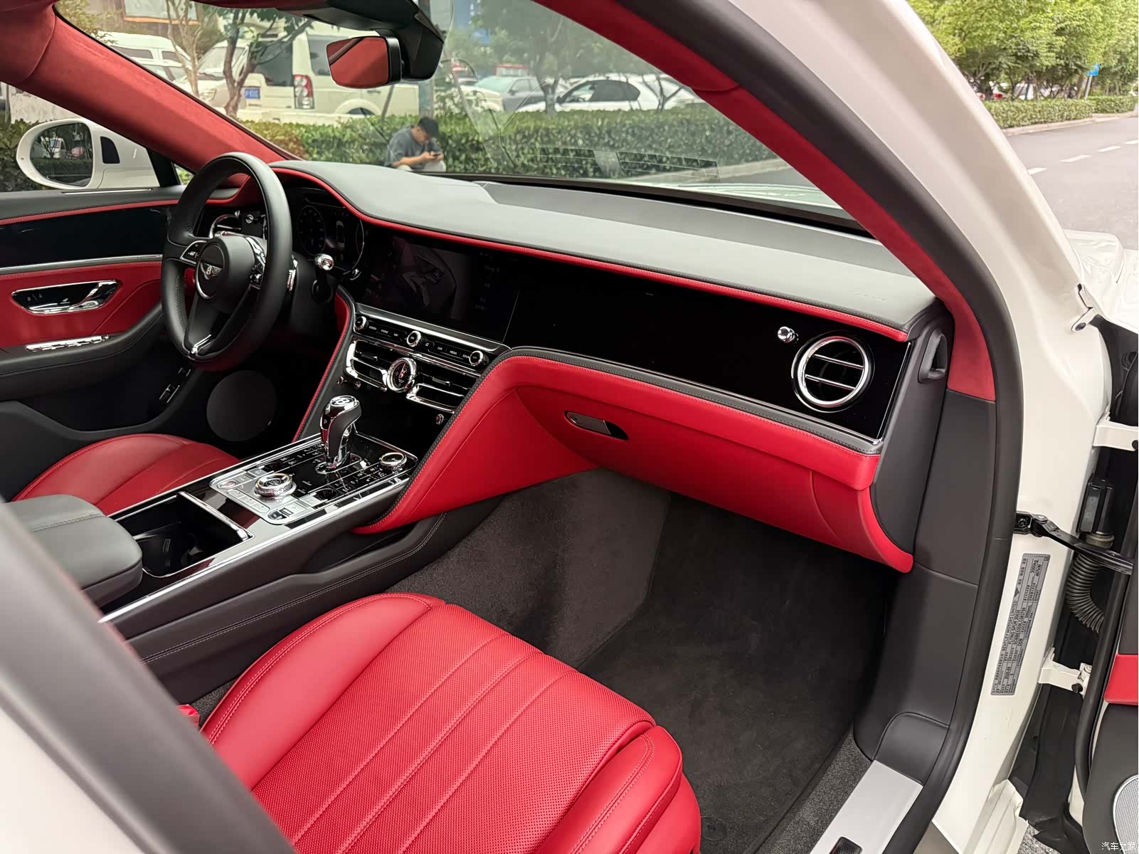 Bentley Flying Spur, 2021 14