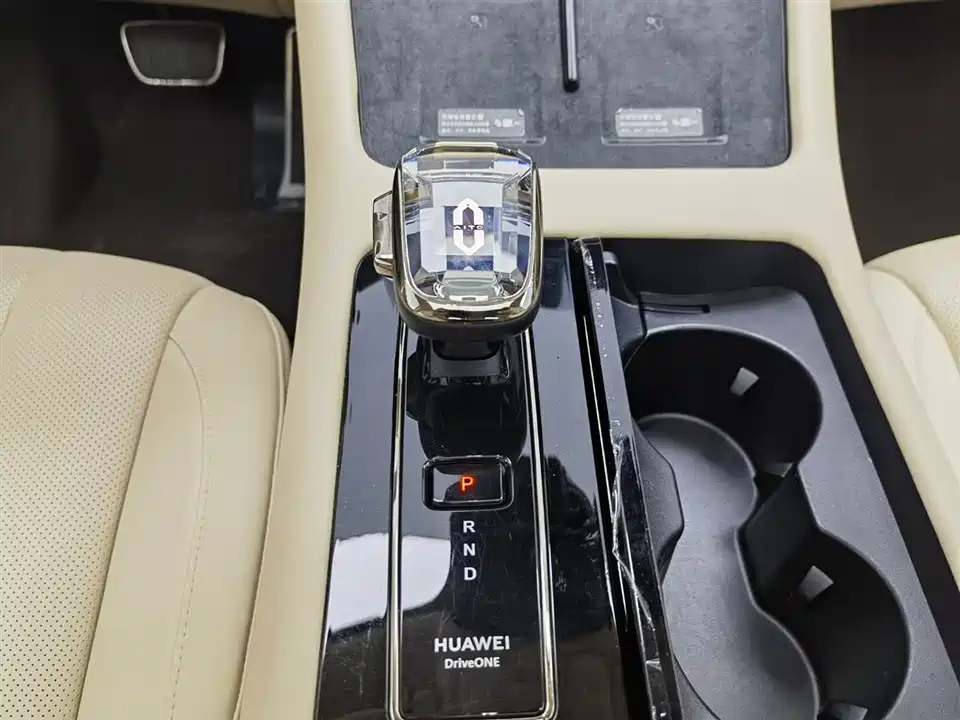 AITO Ask the world M7