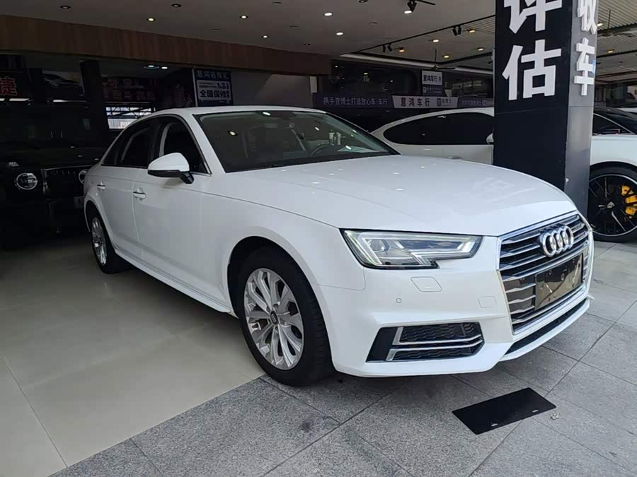 Audi A4L 2020, фото 4