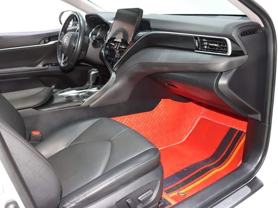 Toyota Camry 2022, фото 8