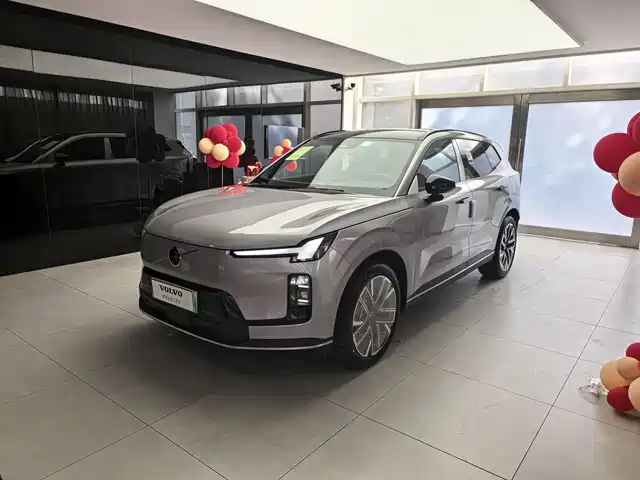 Volvo VOLVO XC70 PLUG-IN HYBRID 2026 — купить из Китая под заказ