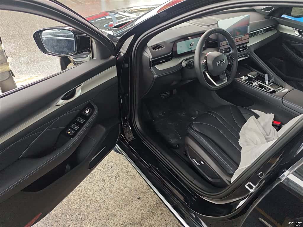 Geely Preface, 2026 16