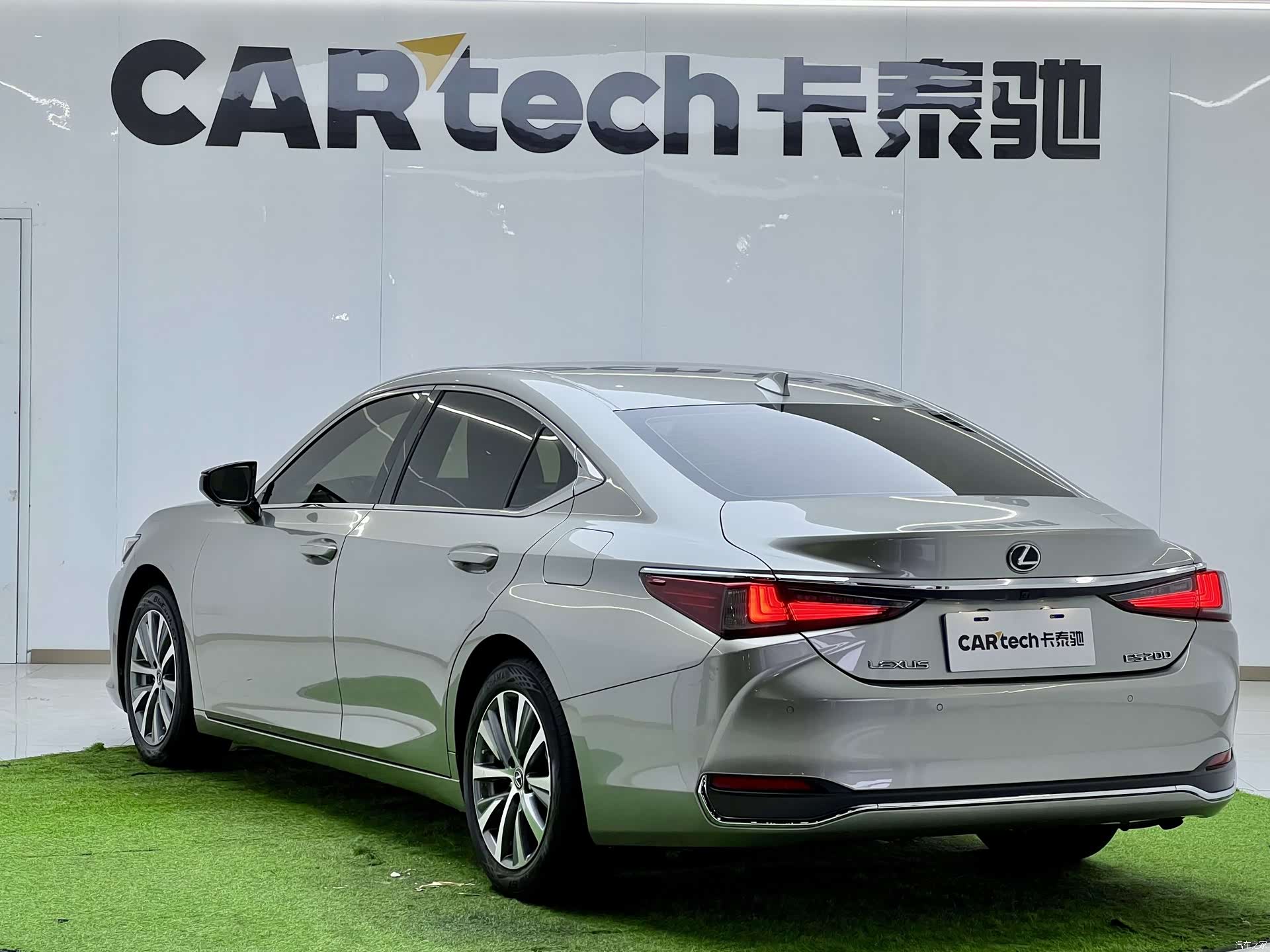 Lexus ES, 2021 3