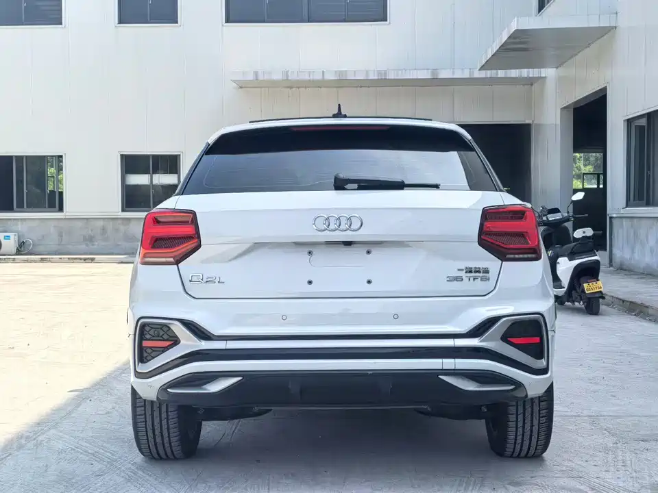 Audi Q2L