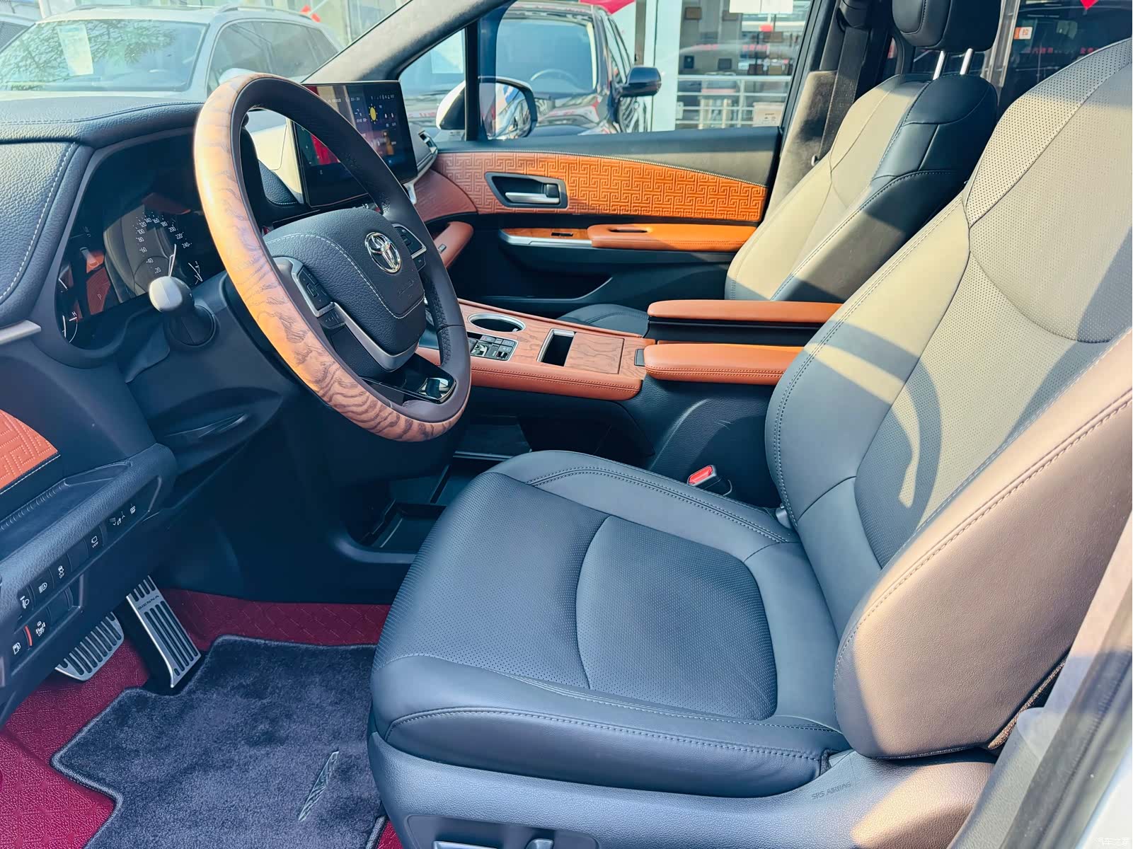 Toyota Sienna, 2025 11