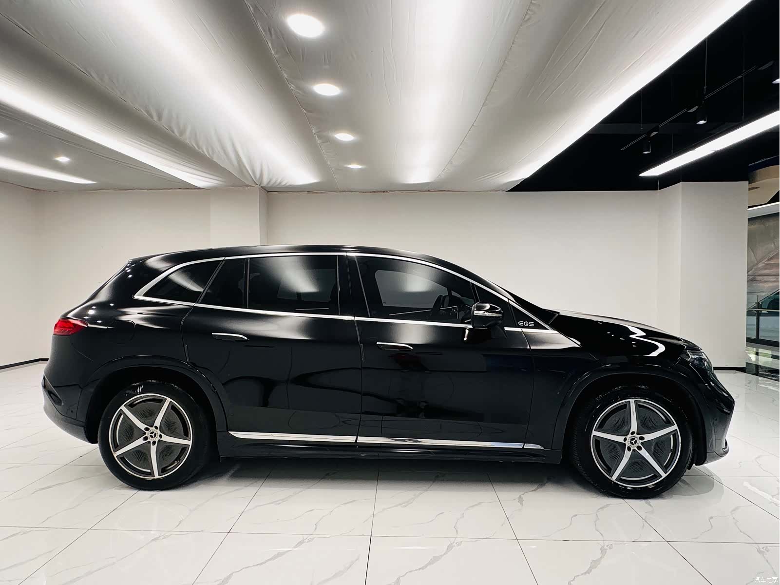 Mercedes-Benz EQS, 2023 4