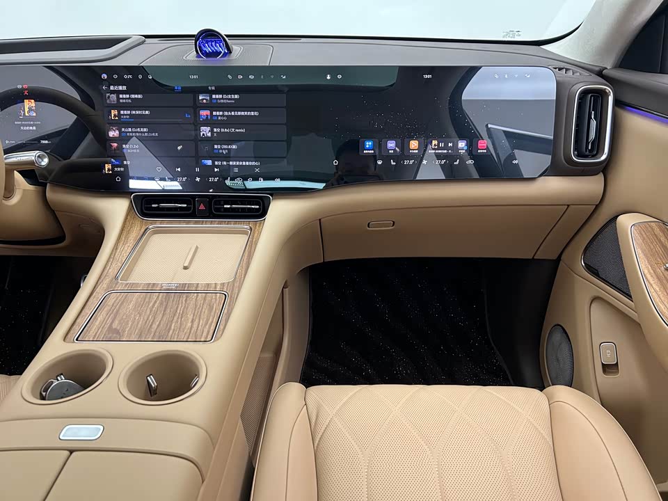 AITO Ask the world M8