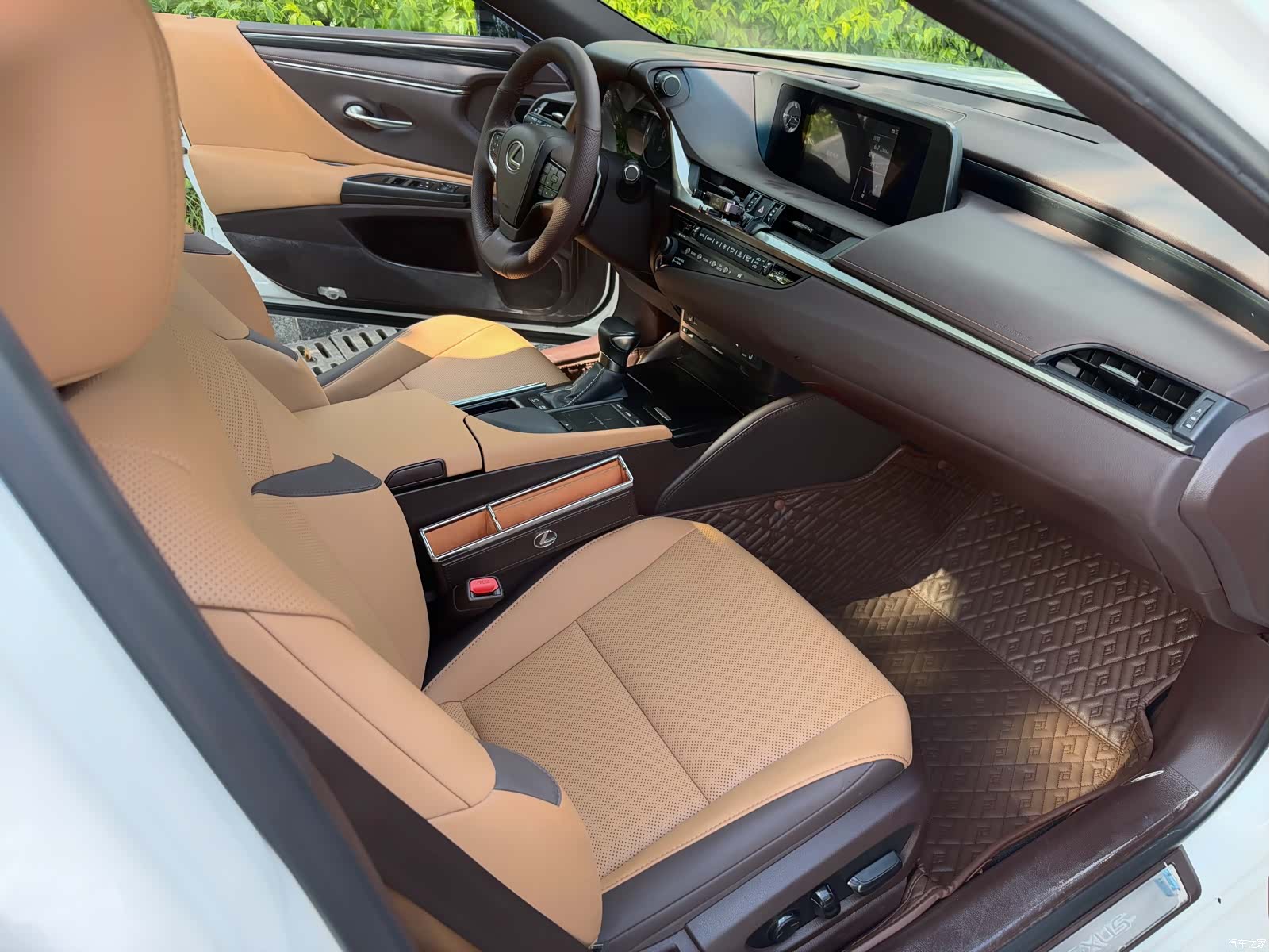 Lexus ES, 2020 все фото