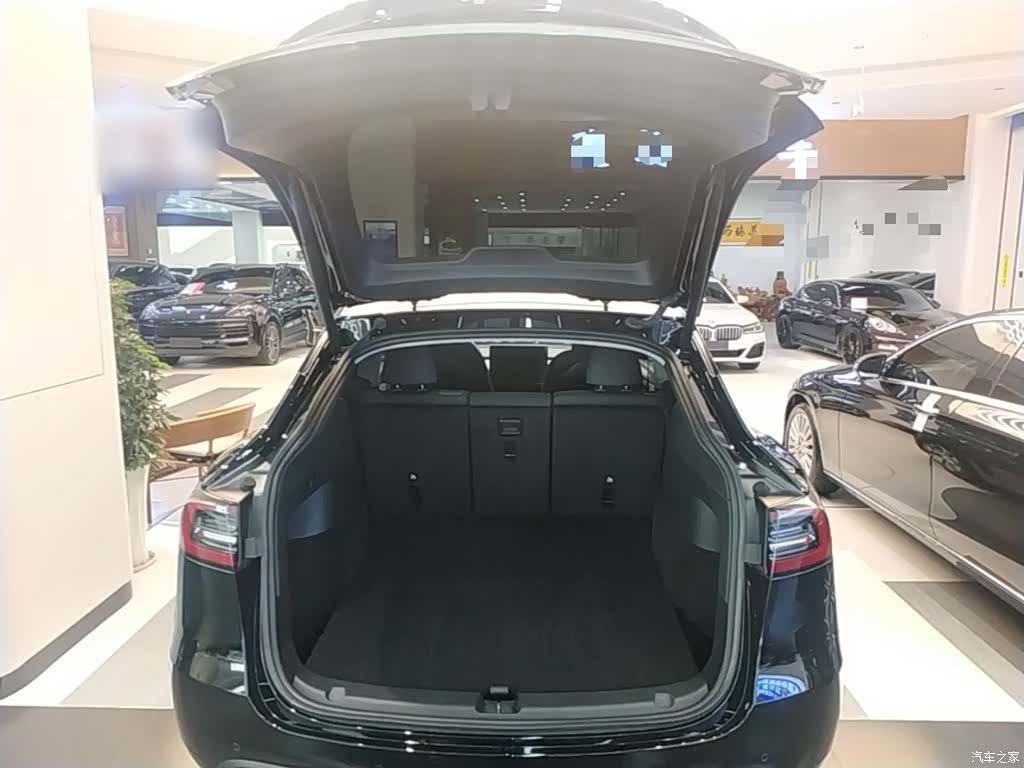 Tesla Model Y, 2023 19