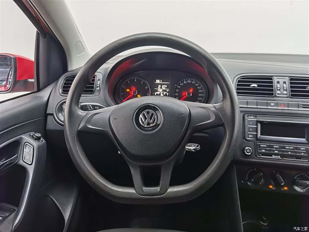 Volkswagen Polo, 2015 11