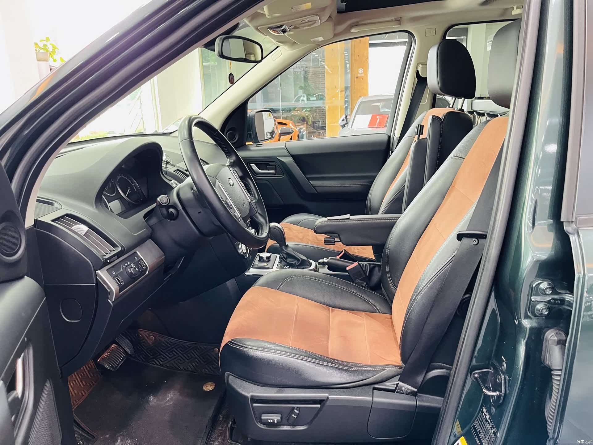 Land Rover i6, 2011 8