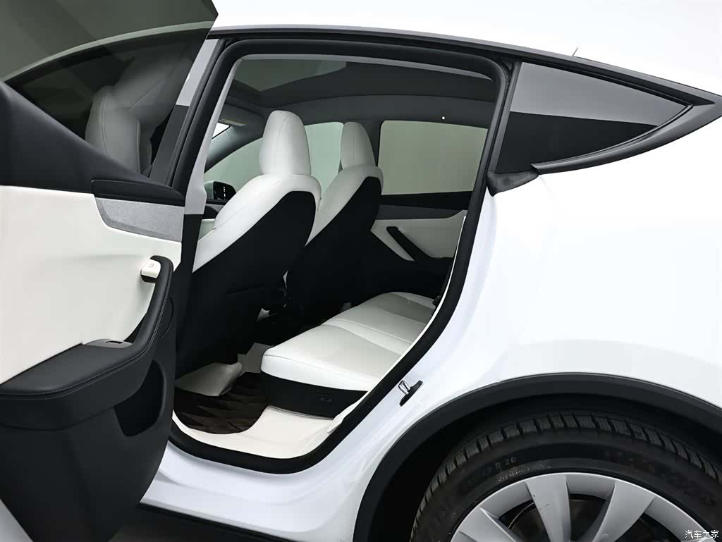Tesla Model Y, 2025 13
